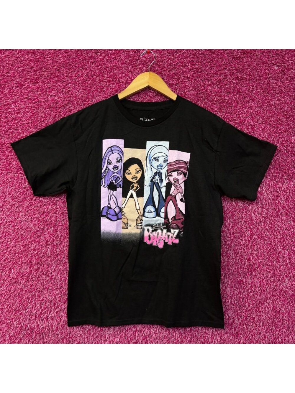 Bratz Dolls Retro Graphic Design T-Shirt Small